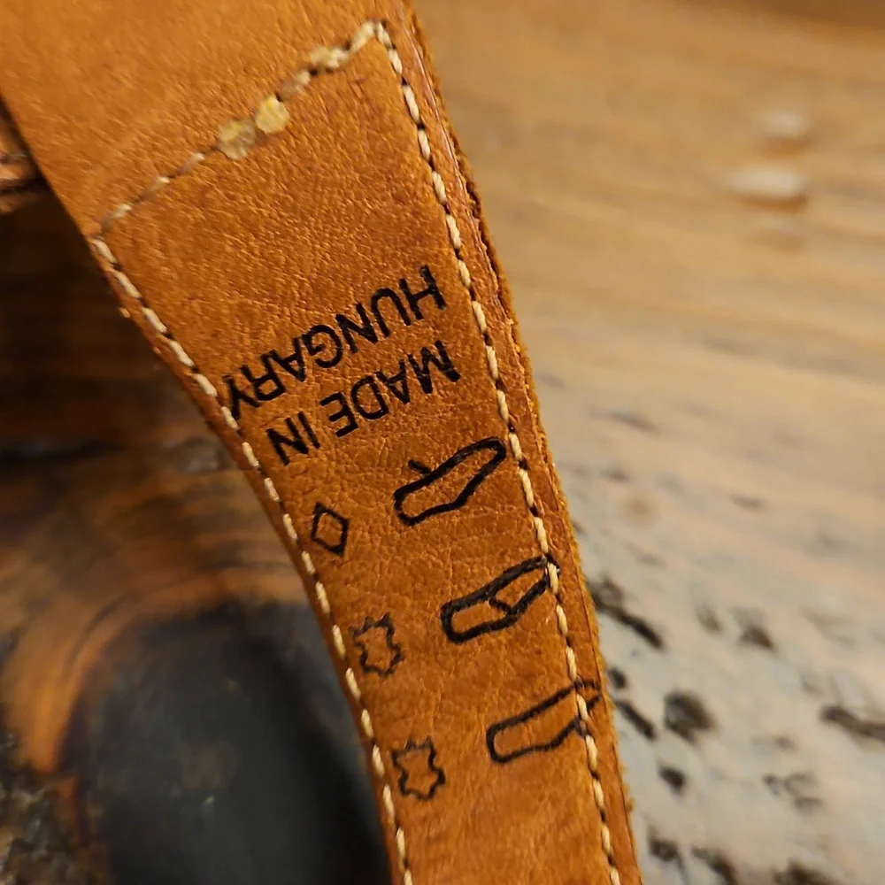 VINTAGE THINK LEATHER SANDALS